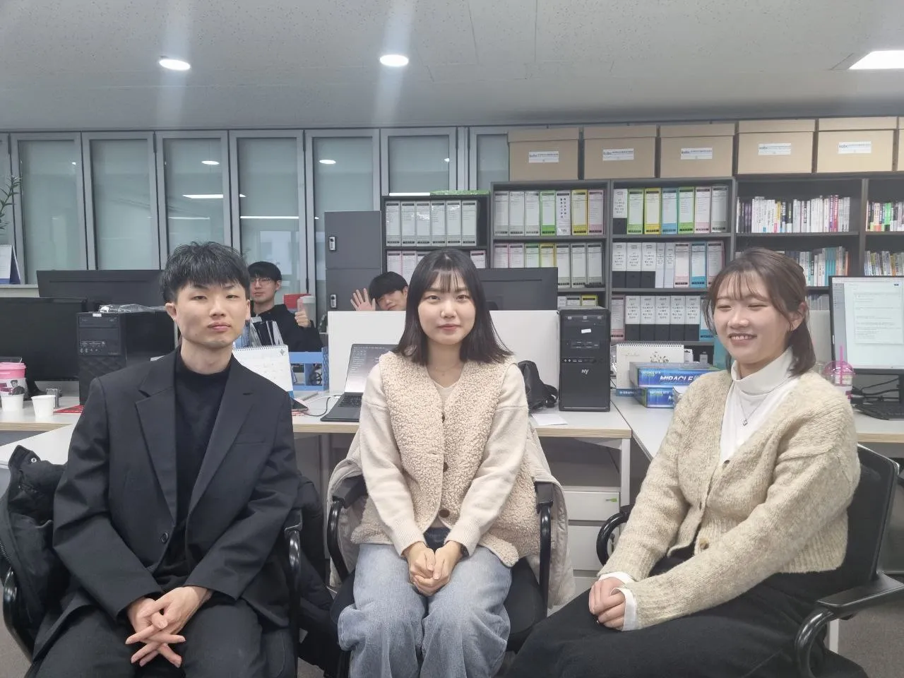 한 달 인턴십을 마친 블록스푼 인턴 세 명의 송별 모습