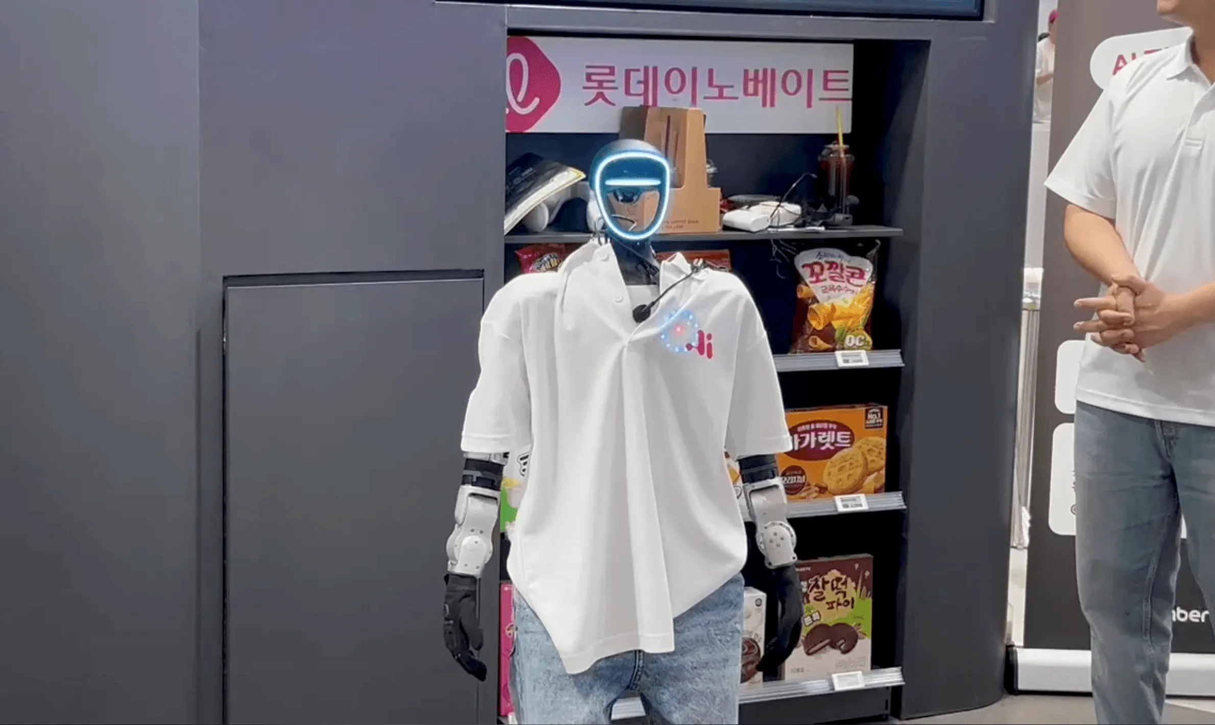 휴머노이드와 자율주행 모빌리티를 전시한 로보틱스 분야 부스