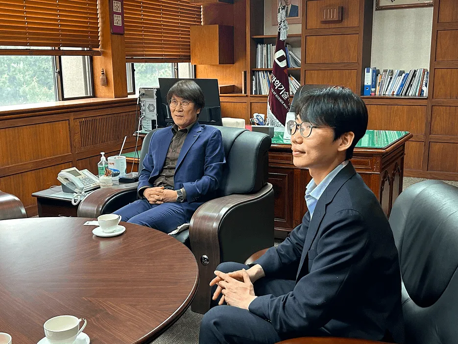 신뢰성을 기준으로 민간 디지털배지 솔루션 칼리지스를 선택한 배경 설명