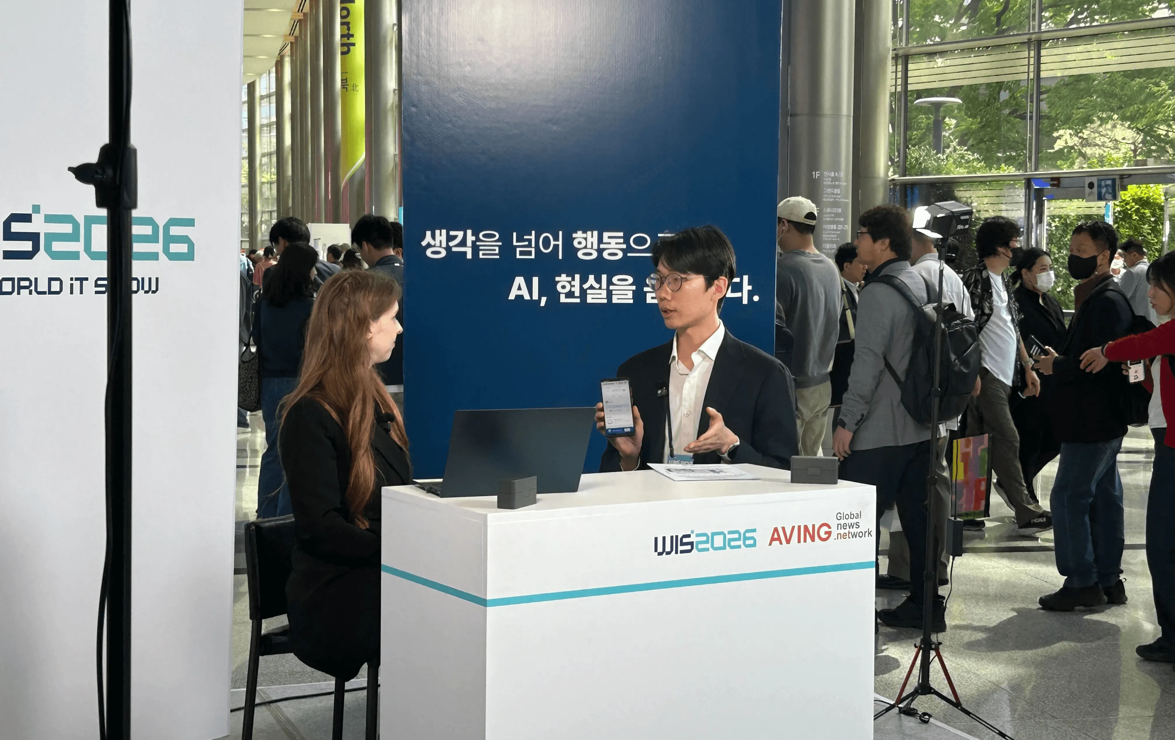 기관 담당자들과 디지털배지 활용을 상담하는 부스 현장